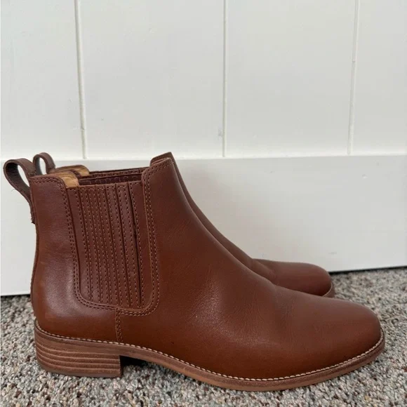 Madewell Flat Chelsea Boots in Leather J8295 - Picture 3 of 16